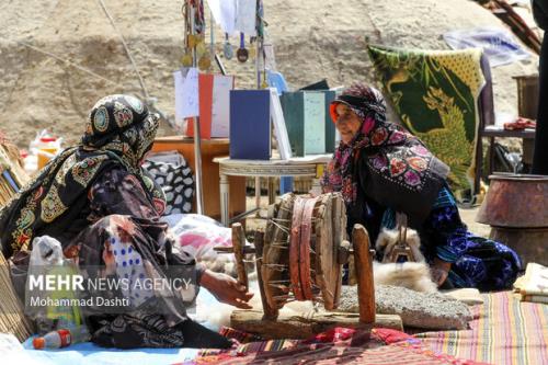 زنان روستایی و عشایری نقش محوری در تولید دارند